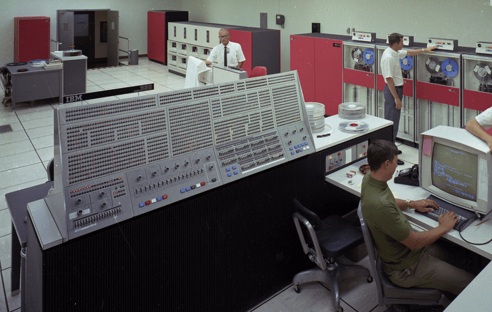 ibm-server-room-iconic-old-days