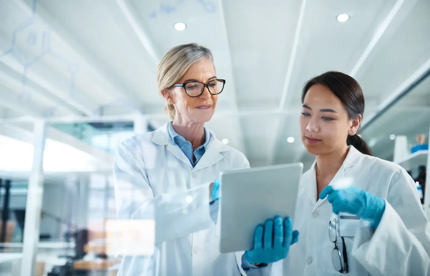 Microsoft Fabric Migration im Pharmaumfeld mit Databricks-Backend, Erfolgsgeschichte DBI Analytics