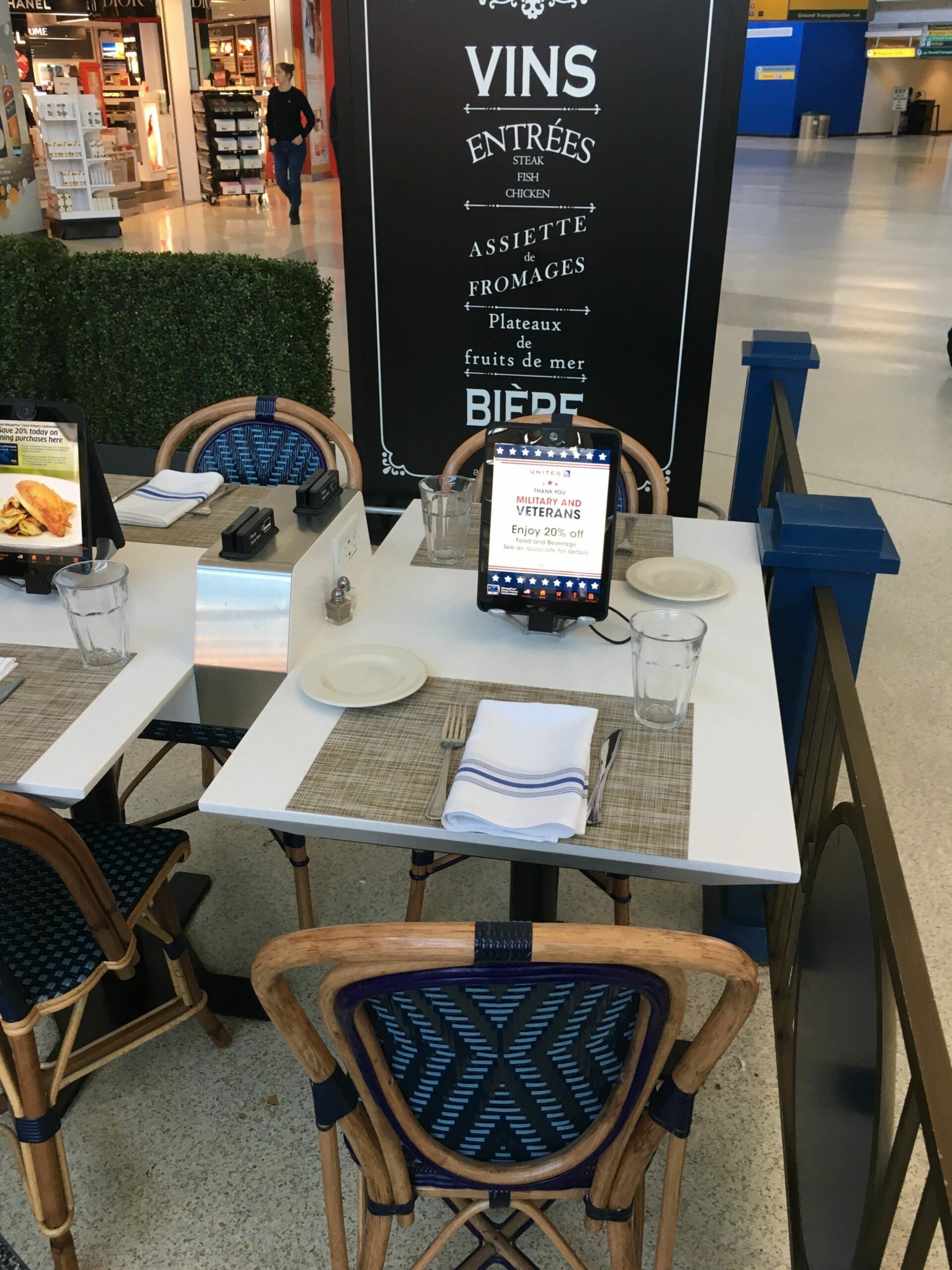 tablet to order food on ewr airport